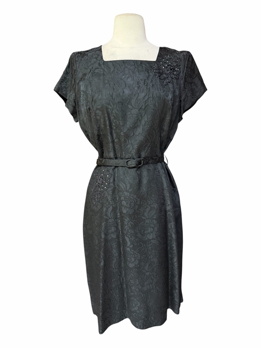 1950s Floral Brocade w/Floral Beaded Rhinestone Accents‎ Cocktail Wiggle Dress